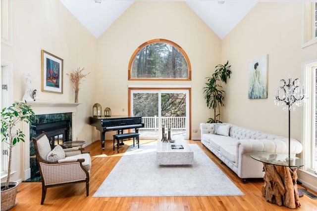 375 Atherton St, Milton, MA 02186