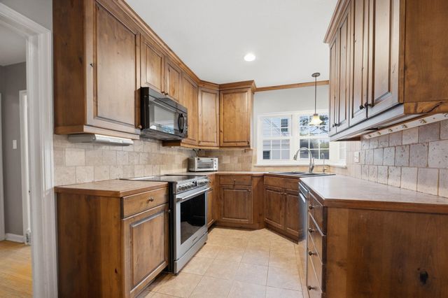 115 N Ridgewood Drive, Wichita, KS 67208
