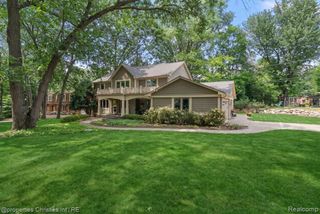 945 Peach Blossom Court, Rochester Hills, MI 48306