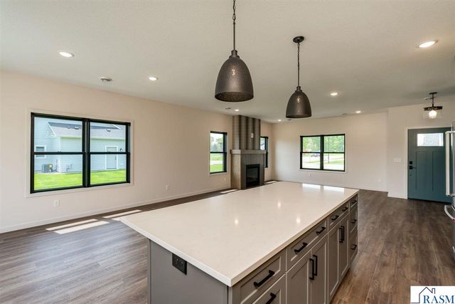 2112 Deerwood Drive, North Mankato, MN 56003