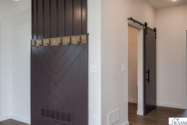 2112 Deerwood Drive, North Mankato, MN 56003