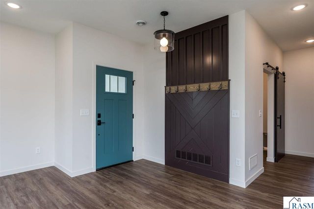 2112 Deerwood Drive, North Mankato, MN 56003