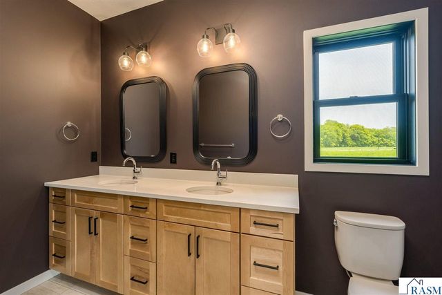 2112 Deerwood Drive, North Mankato, MN 56003