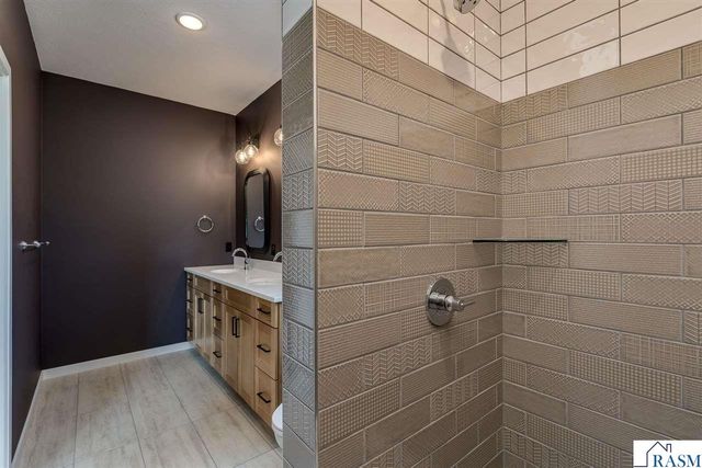 2112 Deerwood Drive, North Mankato, MN 56003