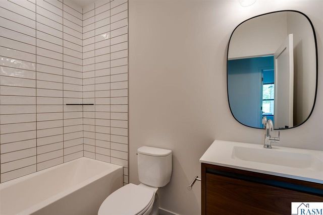 2112 Deerwood Drive, North Mankato, MN 56003