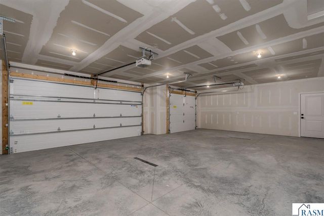 2112 Deerwood Drive, North Mankato, MN 56003