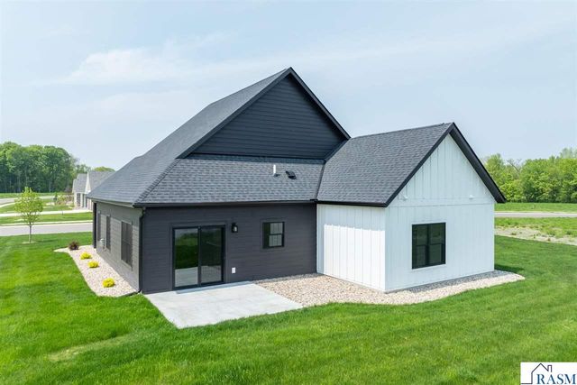 2112 Deerwood Drive, North Mankato, MN 56003