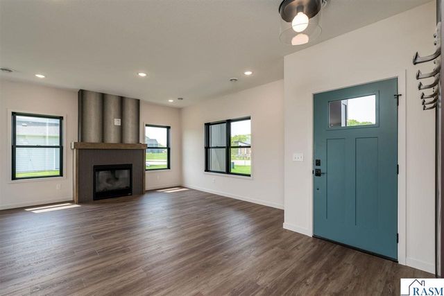 2112 Deerwood Drive, North Mankato, MN 56003