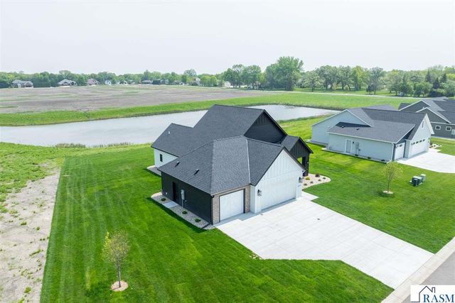 2112 Deerwood Drive, North Mankato, MN 56003