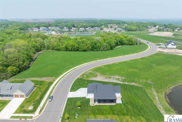 2112 Deerwood Drive, North Mankato, MN 56003