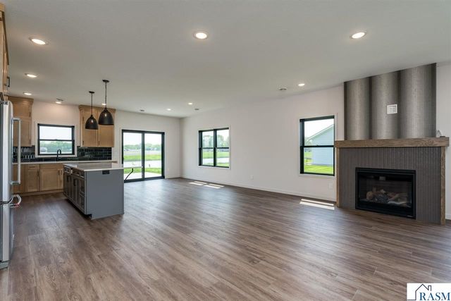 2112 Deerwood Drive, North Mankato, MN 56003