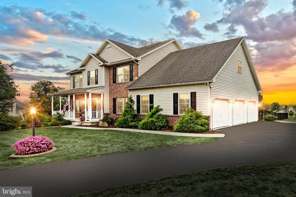 2140 THOROUGHBRED CT, York, PA 17408