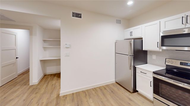 715 N Lancaster Avenue 206, Dallas, TX 75203