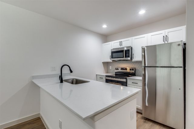 715 N Lancaster Avenue 206, Dallas, TX 75203