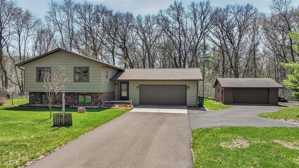 3065 Davis Drive, Eau Claire, WI 54701
