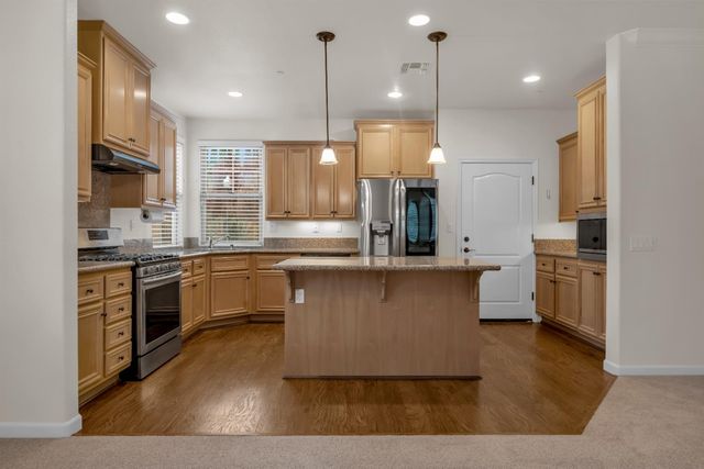 1697 Marseille Ln, Roseville, CA 95747