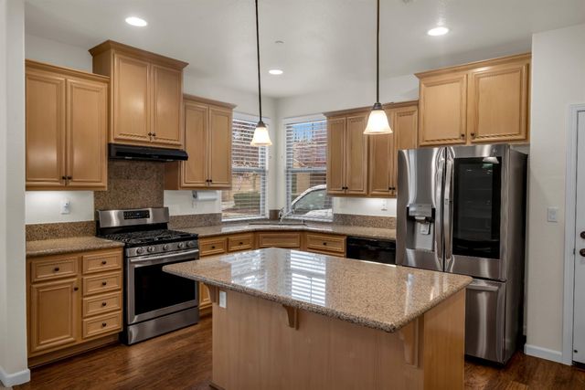 1697 Marseille Ln, Roseville, CA 95747