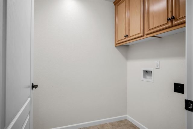 1697 Marseille Ln, Roseville, CA 95747