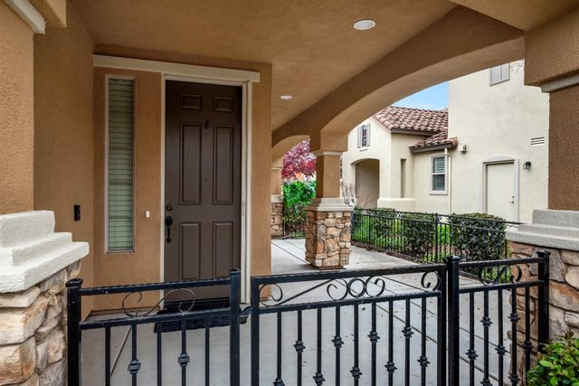 1697 Marseille Ln, Roseville, CA 95747