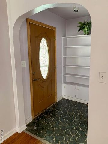 320 W Mcclellan Street, Flint, MI 48505