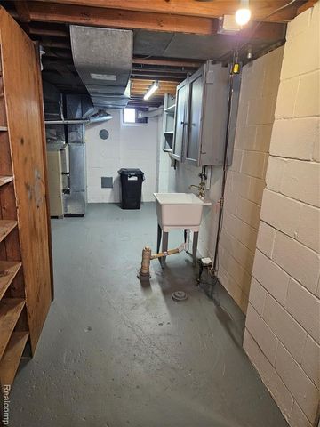 320 W Mcclellan Street, Flint, MI 48505