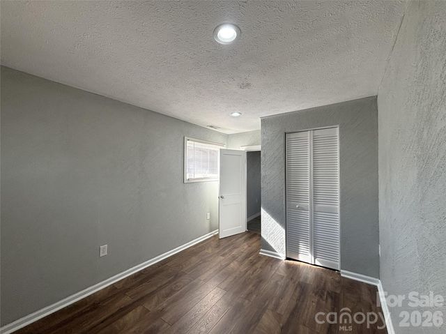 29 Fifth Street, Waynesville, NC 28786