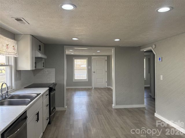 29 Fifth Street, Waynesville, NC 28786