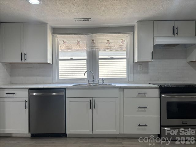 29 Fifth Street, Waynesville, NC 28786