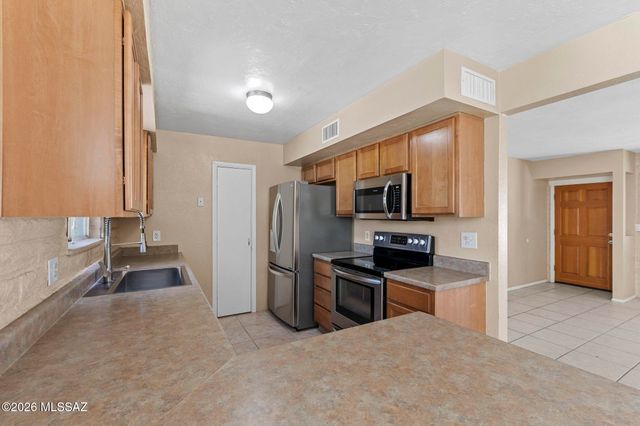 535 N Banff Avenue, Tucson, AZ 85748