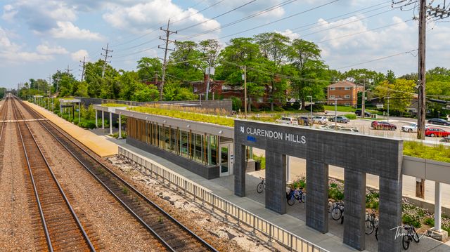 421 Park Avenue 1, Clarendon Hills, IL 60514