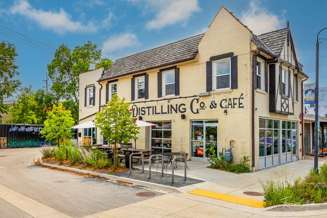 421 Park Avenue 1, Clarendon Hills, IL 60514