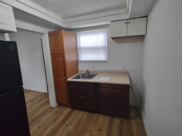 16126 Dexter Avenue, Detroit, MI 48221