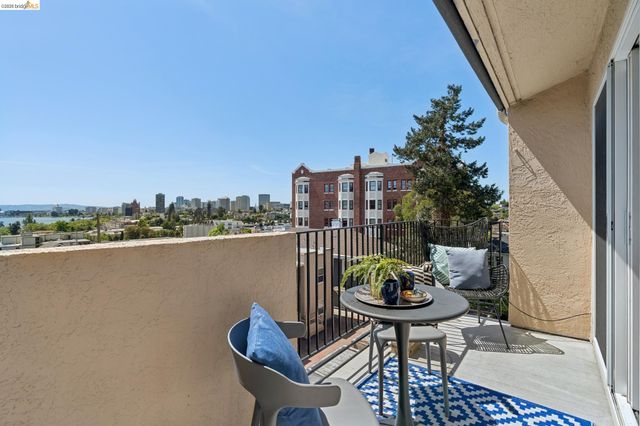 525 Mandana Blvd 402, Oakland, CA 94610