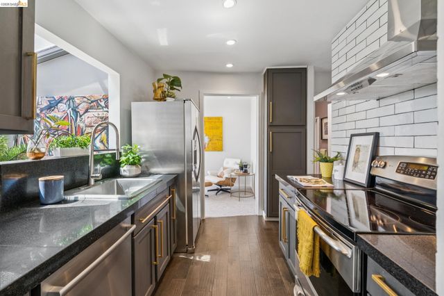 525 Mandana Blvd 402, Oakland, CA 94610