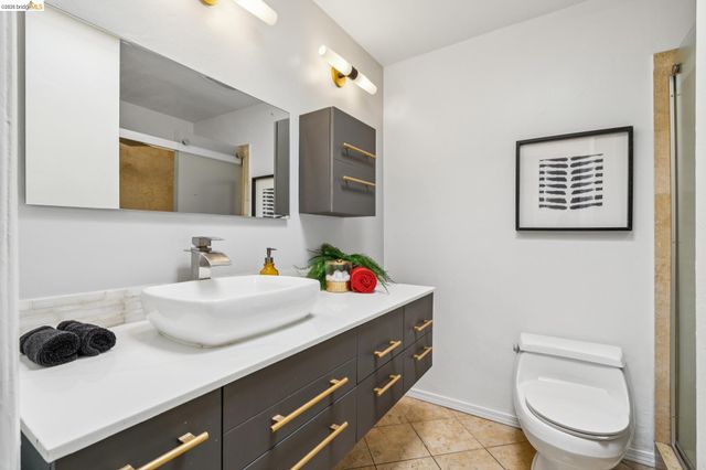 525 Mandana Blvd 402, Oakland, CA 94610