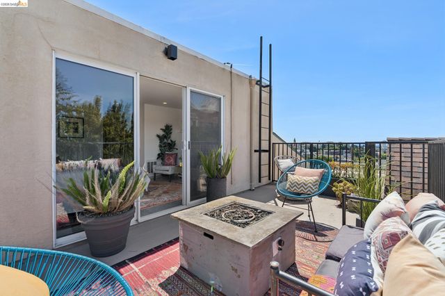 525 Mandana Blvd 402, Oakland, CA 94610