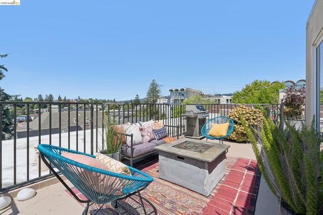 525 Mandana Blvd 402, Oakland, CA 94610