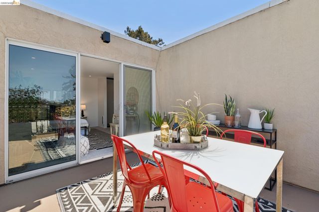 525 Mandana Blvd 402, Oakland, CA 94610