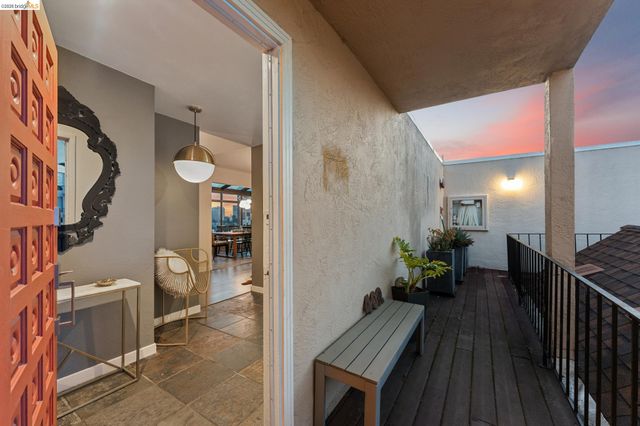 525 Mandana Blvd 402, Oakland, CA 94610