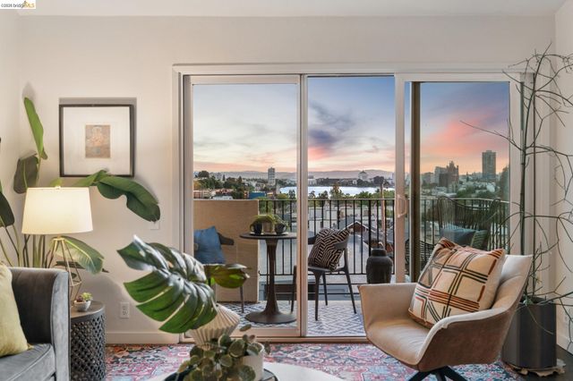 525 Mandana Blvd 402, Oakland, CA 94610