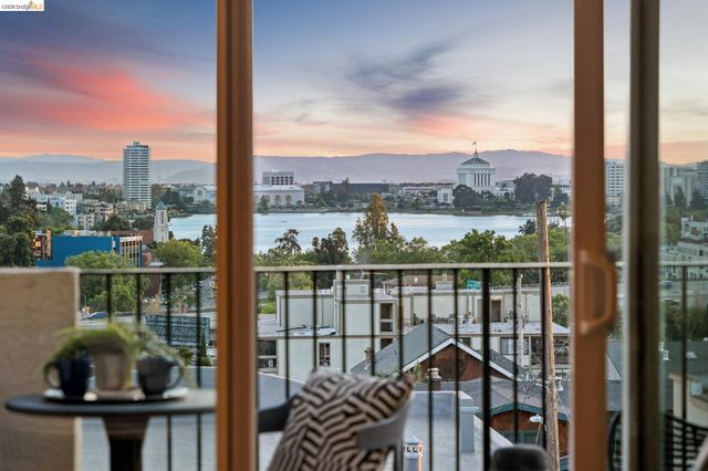 525 Mandana Blvd 402, Oakland, CA 94610