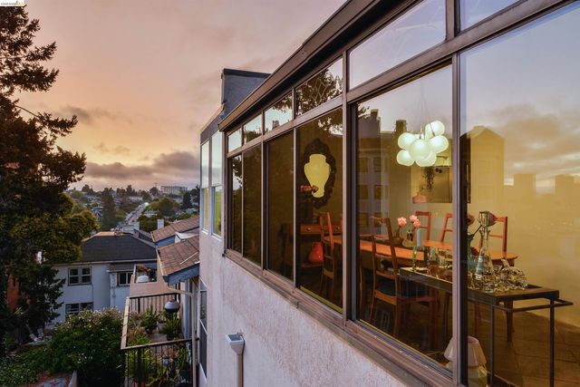 525 Mandana Blvd 402, Oakland, CA 94610