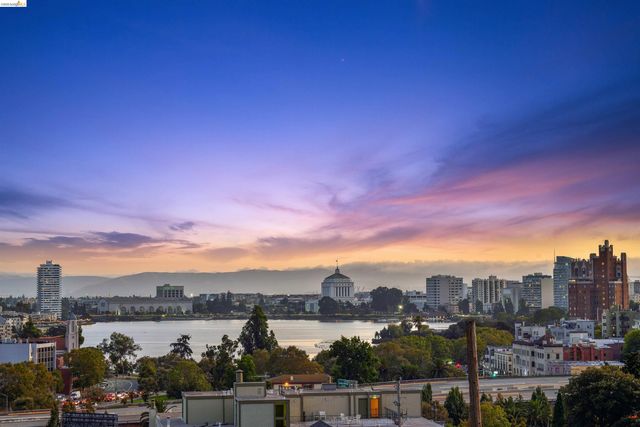 525 Mandana Blvd 402, Oakland, CA 94610