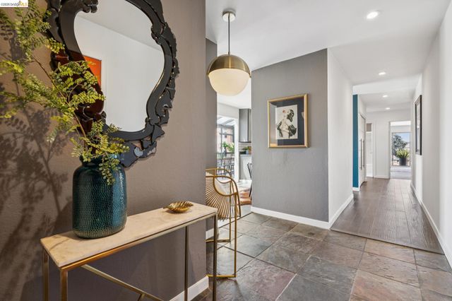 525 Mandana Blvd 402, Oakland, CA 94610