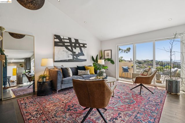 525 Mandana Blvd 402, Oakland, CA 94610