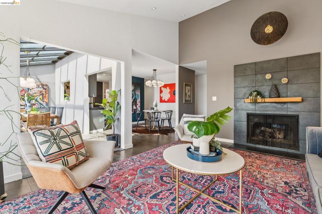 525 Mandana Blvd 402, Oakland, CA 94610