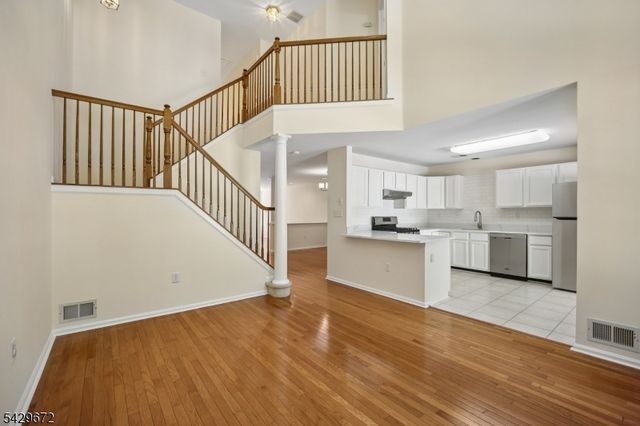 72 Dorchester Dr, Bernards Twp., NJ 07920