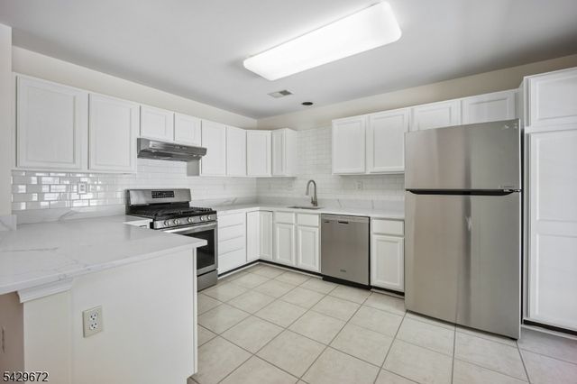 72 Dorchester Dr, Bernards Twp., NJ 07920