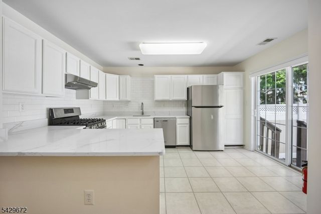 72 Dorchester Dr, Bernards Twp., NJ 07920