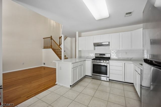 72 Dorchester Dr, Bernards Twp., NJ 07920